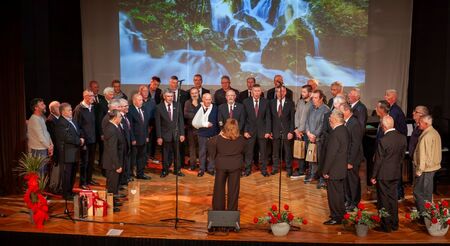 Nekdanji in današnji pevci skupaj zapeli Tječe, tječe ...
